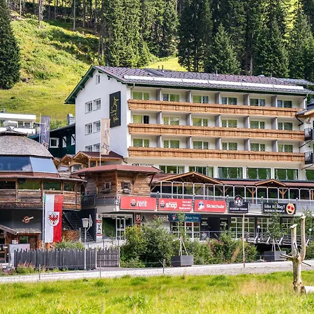 Berghotel Hochfuegen 4*