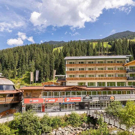 Berghotel Hochfuegen