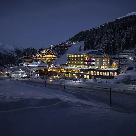 Berghotel Hochfuegen ホテル 4*