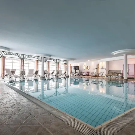 Berghotel Hochfuegen ホテル