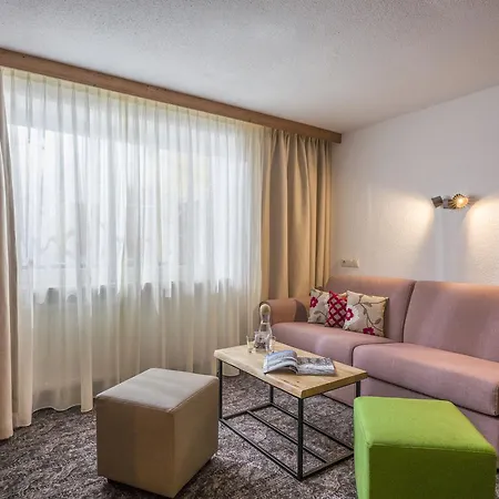 Berghotel Hochfuegen ホテル 4*